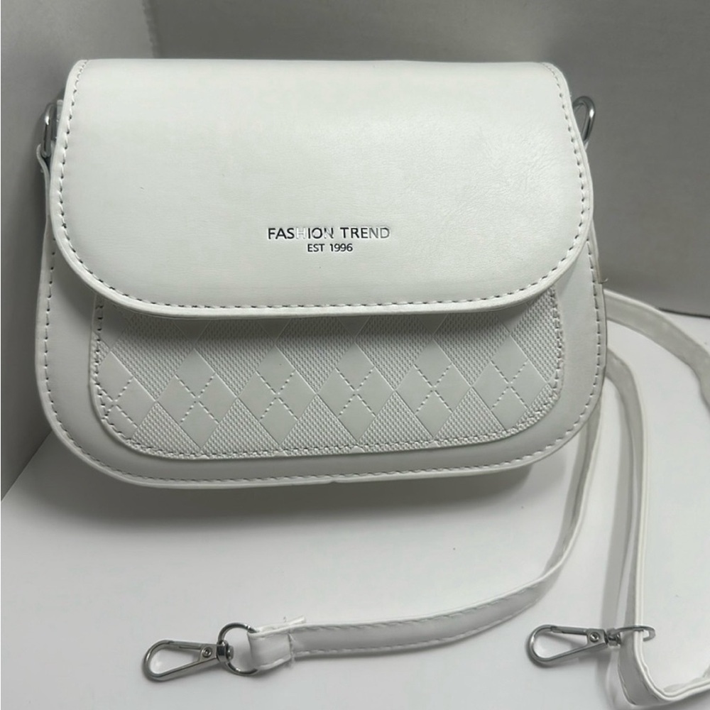 🔥Vintage✨ NWT Chic White Faux Leather Saddle Crossbody Bag - Trendy & Versatile! - Picture 12 of 12